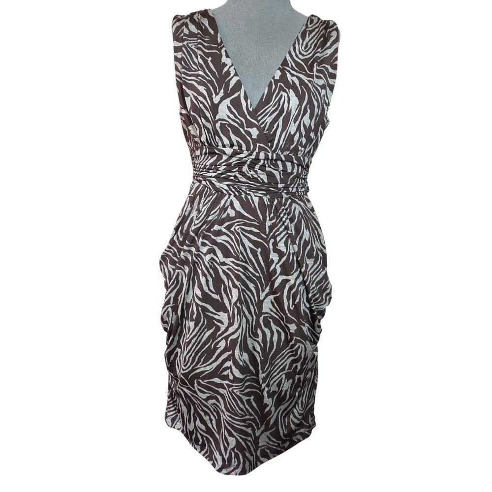 Sleeveless V Neck Dress with Pockets Size Medium
